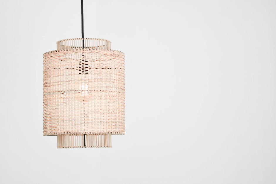 Suspensions en fibres naturelles pour un salon chaleureux
